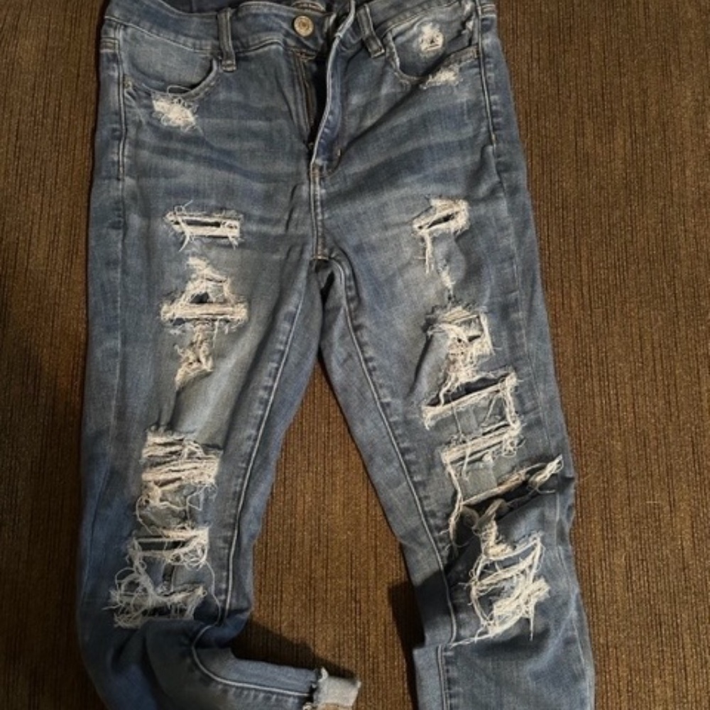 American Eagle Distressed Jean